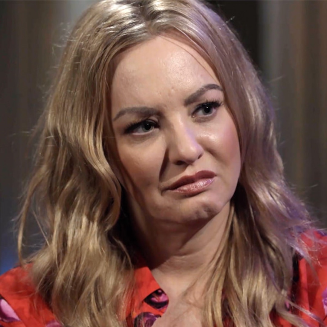Wendi McLendon-Covey Has a ''Big Question'' for Her Late Uncle - E